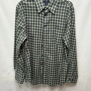 Mens Dockers dress shirt .. Like new, gently worn.